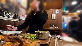 Japonský Amatérsky Voyeur S Úžasným Zadným Koncom Narazí Na 28-Ročného Zamestnanca Obchodu S Gelato, Ktorý Je Vášnivý Pre Sex Prostredníctvom Aplikácie Na Zoznamovanie, Čo Vedie K Intenzívnemu Stretnutiu.